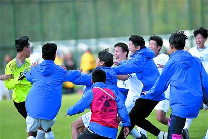 中国男篮关键时刻连丢3篮板，连续追分最后功亏一篑（关键时刻篮板三连失，中国男篮反扑到最后仍憾负）