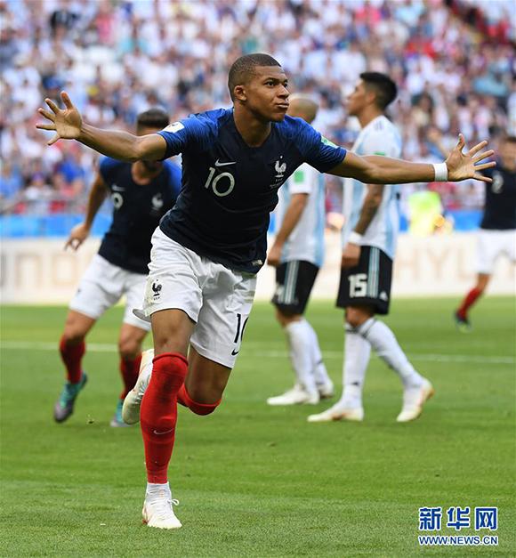 佩雷茨：诺伊尔是有史以来最优秀的门将；我本想成为汉堡首发（佩雷茨盛赞诺伊尔为史上最佳门将：曾希望在汉堡锁定主力位置）