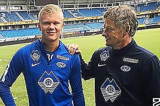 挑起进攻大旗！鲍威尔半场10中5得到16分2篮板1助攻