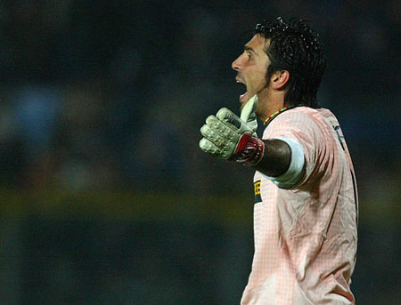 莫雷托：签维卡里奥难度大，国米密切关注弗赖堡门将阿图博卢（莫雷托：维卡里奥引进受阻，国米关注弗赖堡门将阿图博卢）