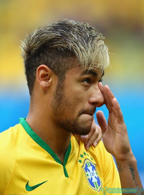 C罗：明年是我最后一届世界杯；希望成为年轻一代的榜样（C罗：明年将迎来职业生涯最后一届世界杯，期望成为新生代的榜样）