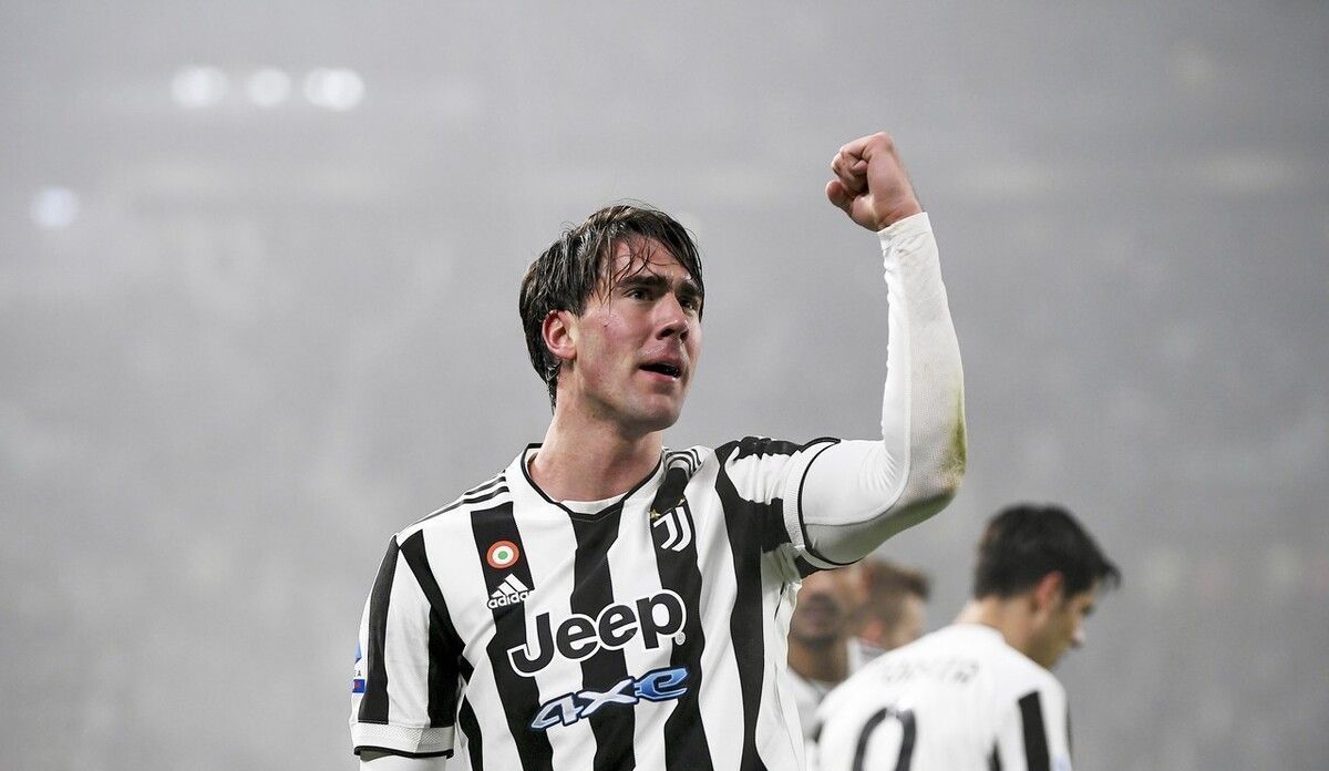 我留下！队报：海斯昨日向尼斯全队宣布将继续执教球队