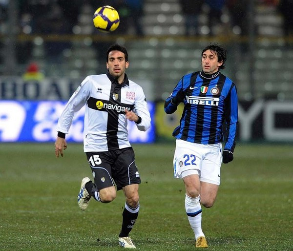 范戴克回应萨拉赫道歉问题，称属内部事宜需俱乐部处理（范戴克就萨拉赫道歉一事表态：属队内事务，交由俱乐部处理）