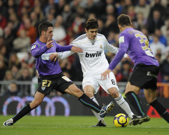 姆巴佩西甲第15轮狂轰3球，助皇马3-0胜毕巴，状态惊人，成为当世足坛第一人。（西甲第15轮，姆巴佩帽子戏法助皇马3-0毕巴，状态惊艳，直指当今足坛第一人）