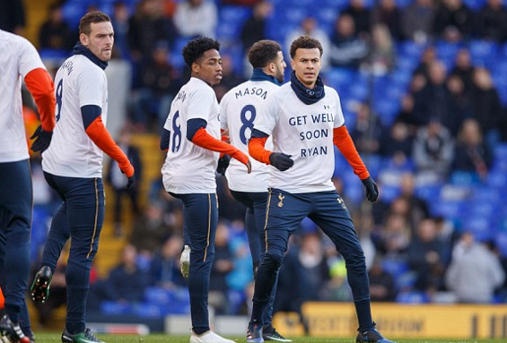 TA：利物浦目前看起来非常混乱，他们的卫冕梦想已支离破碎（TA：利物浦陷入混乱，卫冕之梦已成泡影）