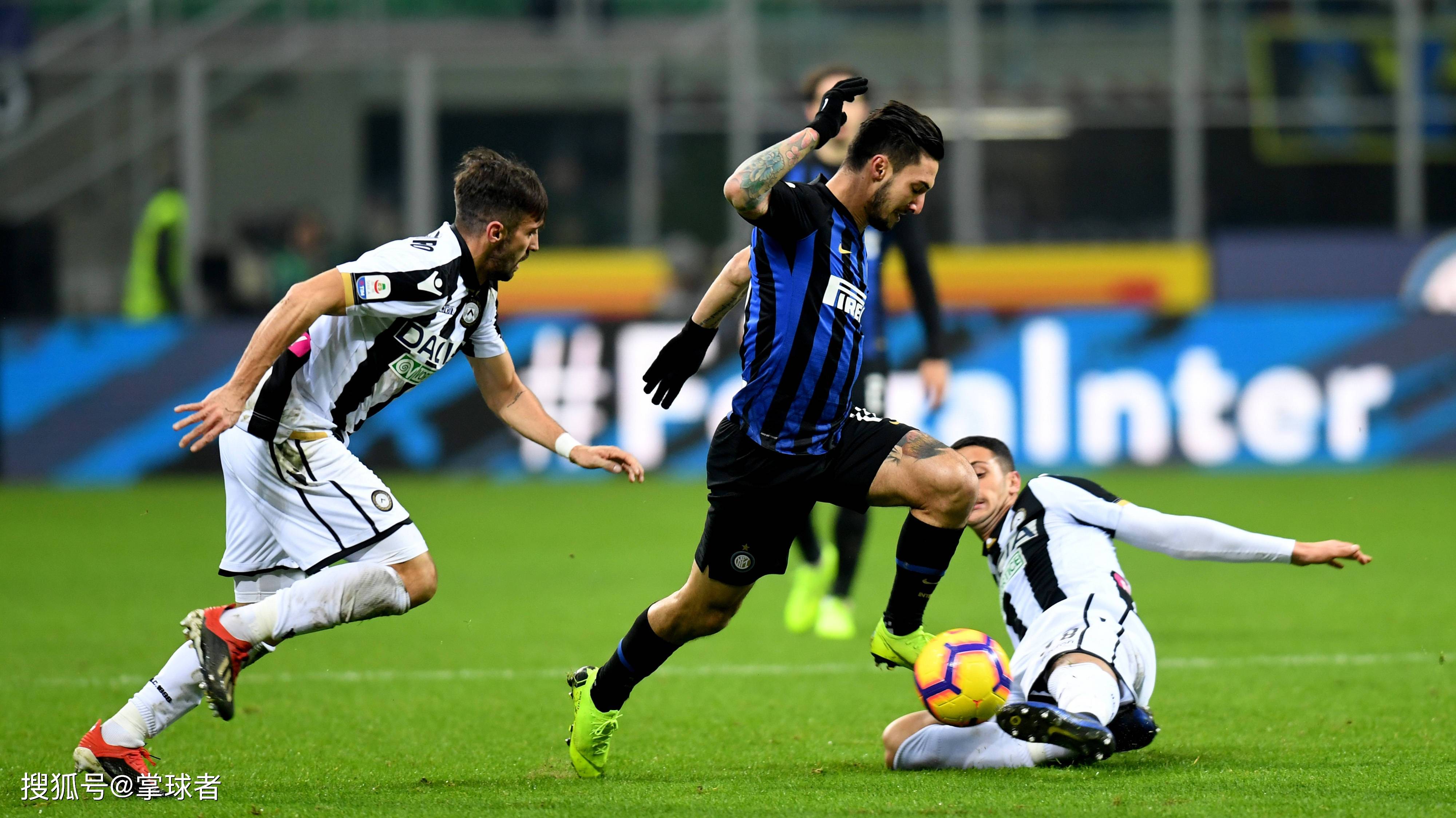 小克鲁伊夫：因女儿患癌辞去巴萨总监；中国执教的三年很愉快（小克鲁伊夫：为陪患癌女儿辞去巴萨总监，称在中国执教三年颇为愉快）