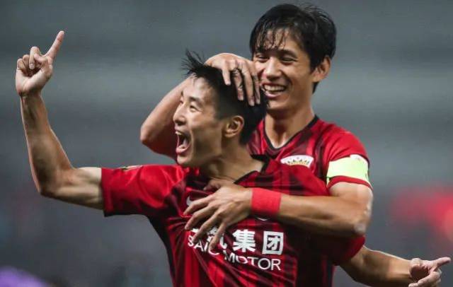 海港亚冠赛前Vlog：吉祥物伊戈已量产；林皇再度作客上海滩（海港亚冠备战Vlog：伊戈吉祥物量产上线，林皇再临上海滩）