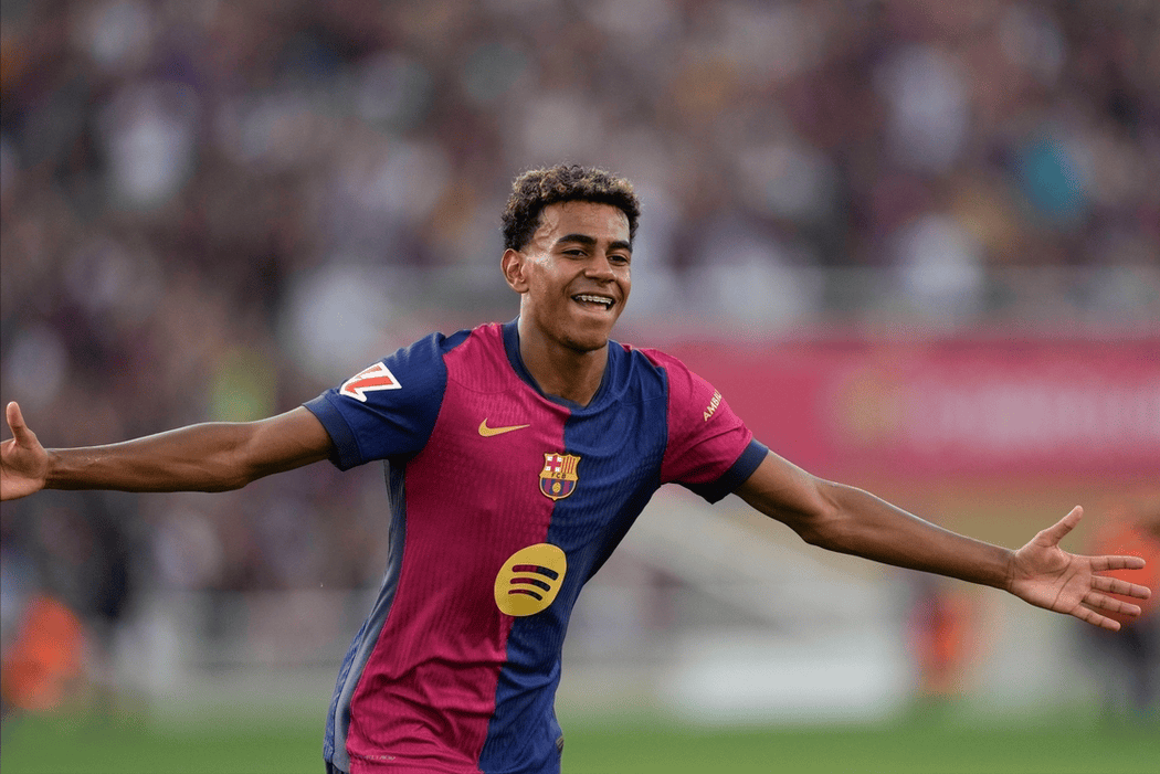 前锋单场两助攻一进球，表现全能（前锋轰一球送两助攻，全能发挥统治全场）